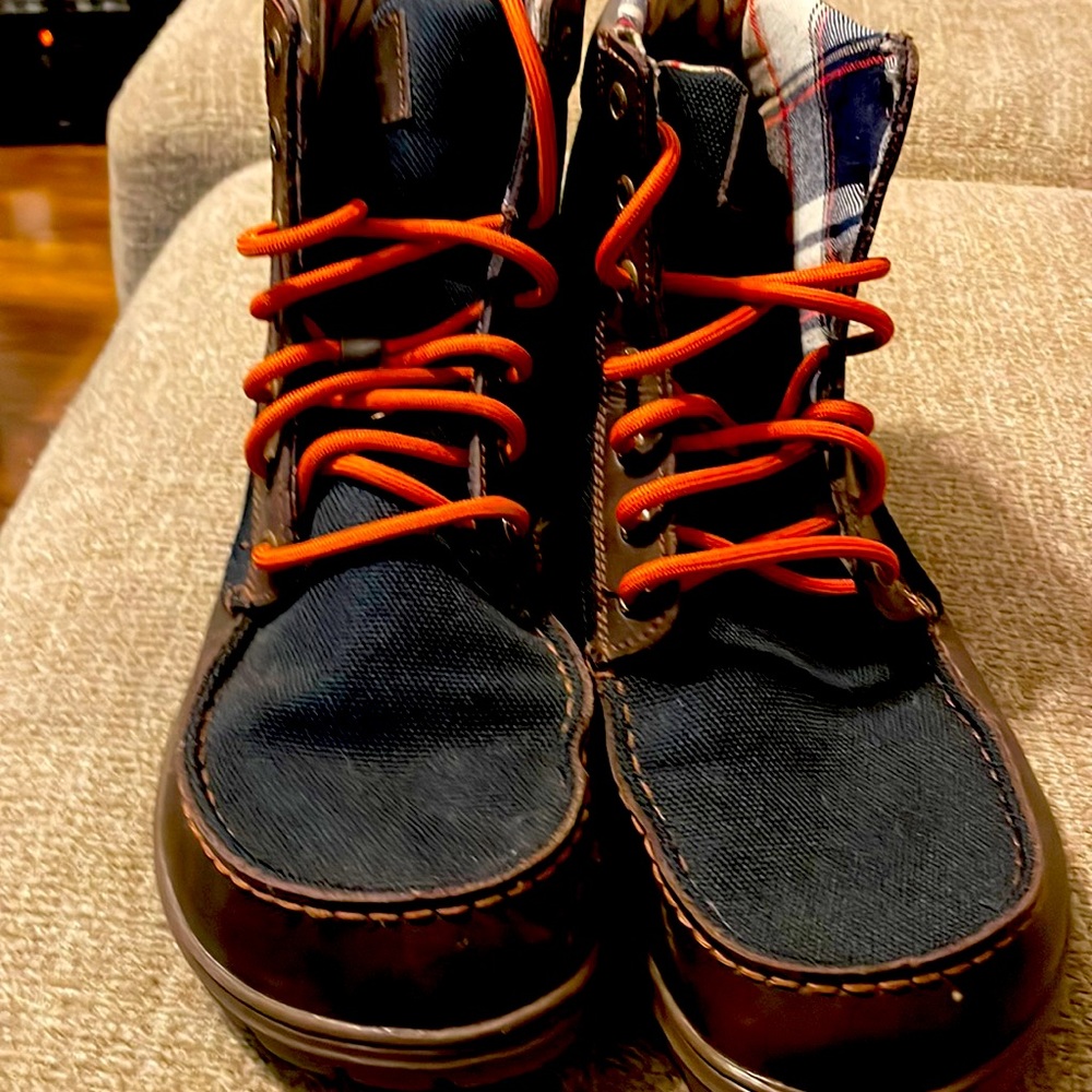 Lems boots never worn.